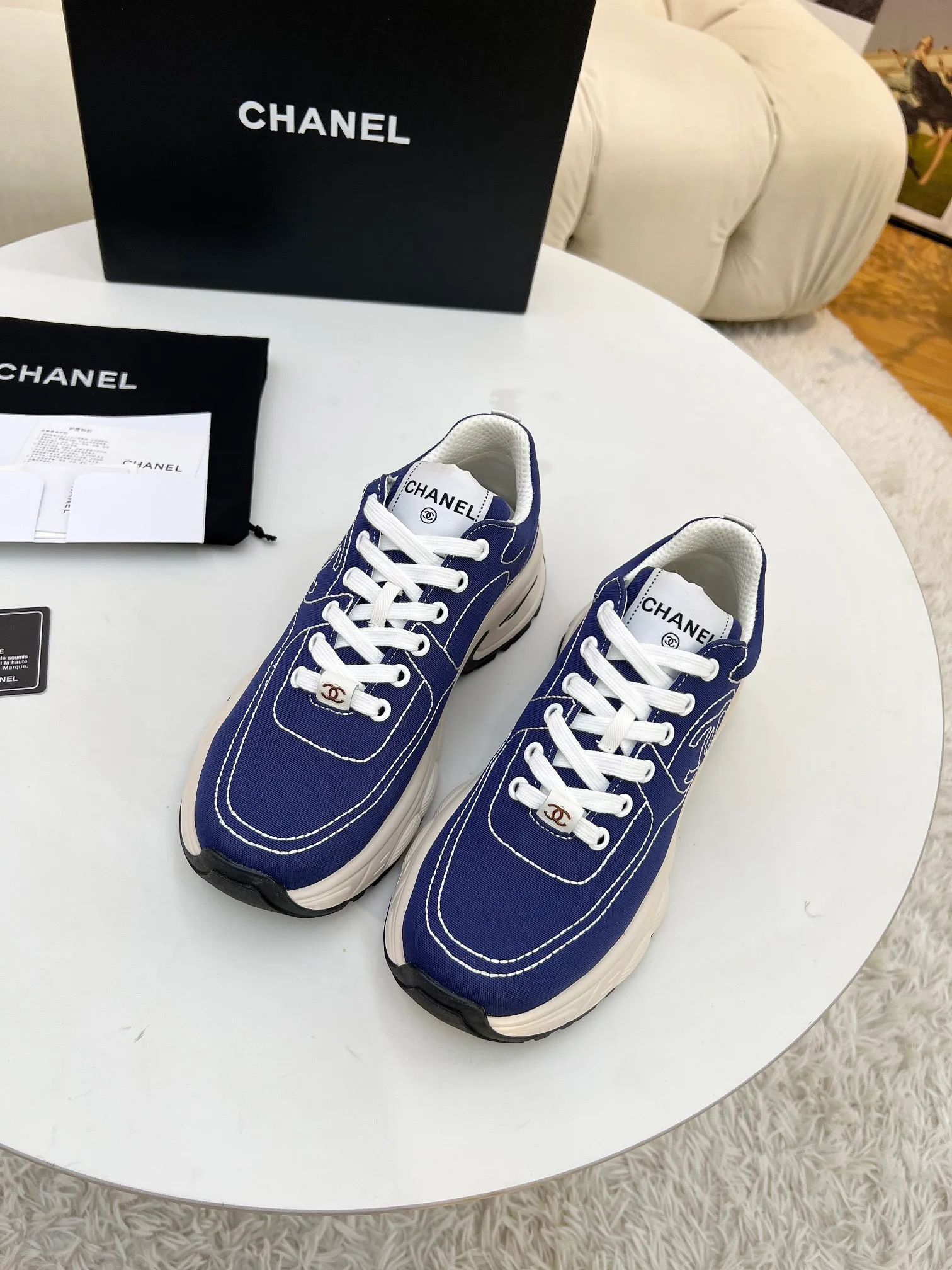 👟👟Ex-factory price 500👟👟 Cloth CHANEL 25C new casual shoes for early spring vacation. A pair of comfortable shoes can reduce the fatigue on your feet. The new style is very versatile, whether it is daily wear or a sister party. It can be easily used for commuting in the workplace, outdoor sports and various occasions. It can increase the height, straighten the legs, modify the shape of the feet, is comfortable and comfortable without rubbing the feet, and has good breathability. It can also be worn in summer. Office workers can also easily own it when wearing it. The fabric is pebbled cowhide + plaid pad to show off sheepskin. The original open-molded rubber foam outsole! size: 35-40 (41 customized, non-refundable and non-exchangeable)